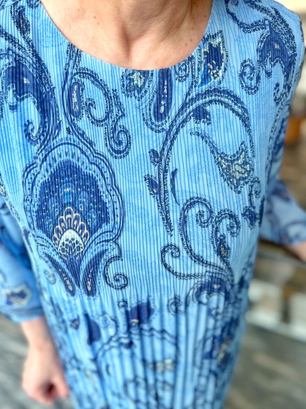 Sølvi kjole blå paisley