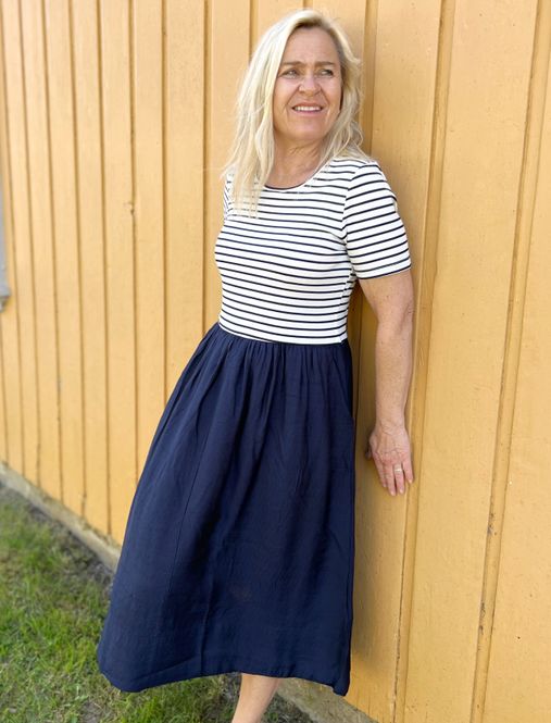 Hovedbilde Jenny marineblå stripet kjole