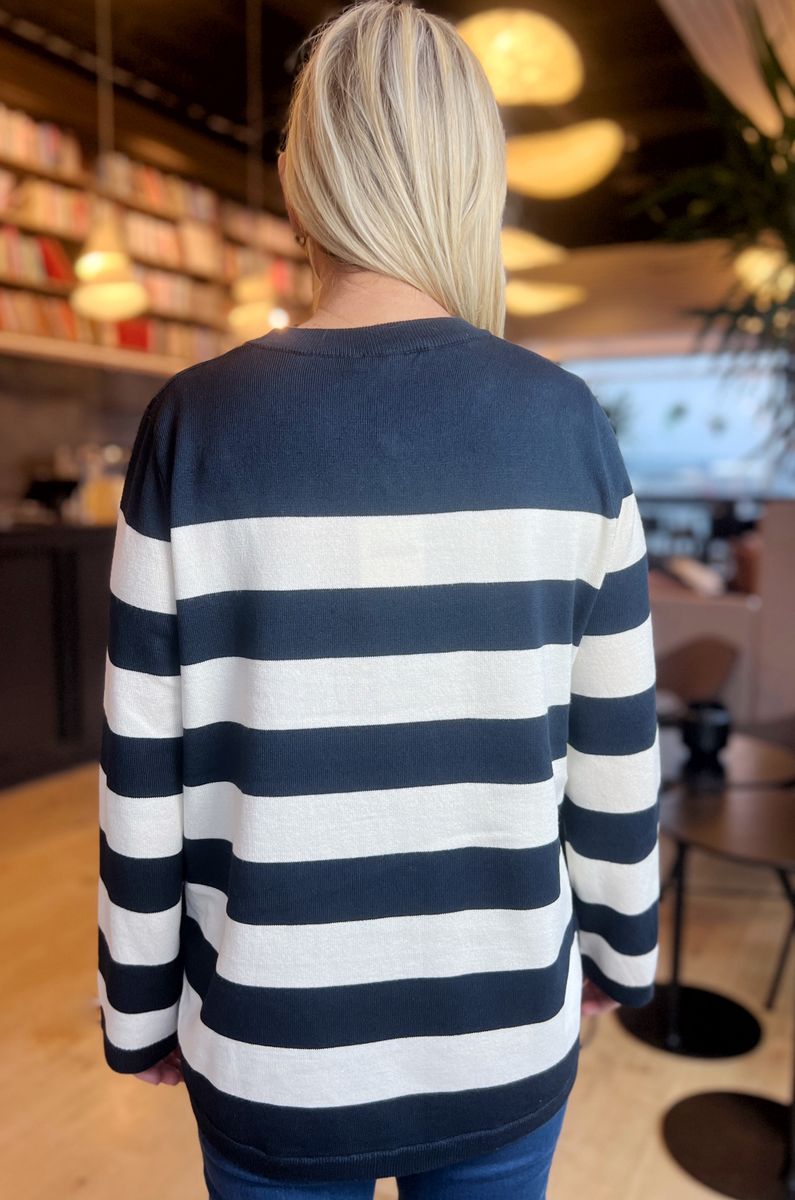 Carina stripet genser navy mix