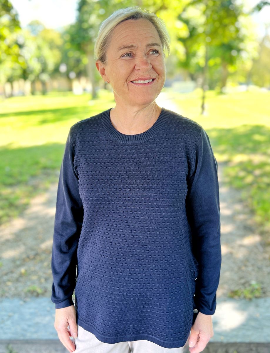 Gry strikkegenser midnattblå