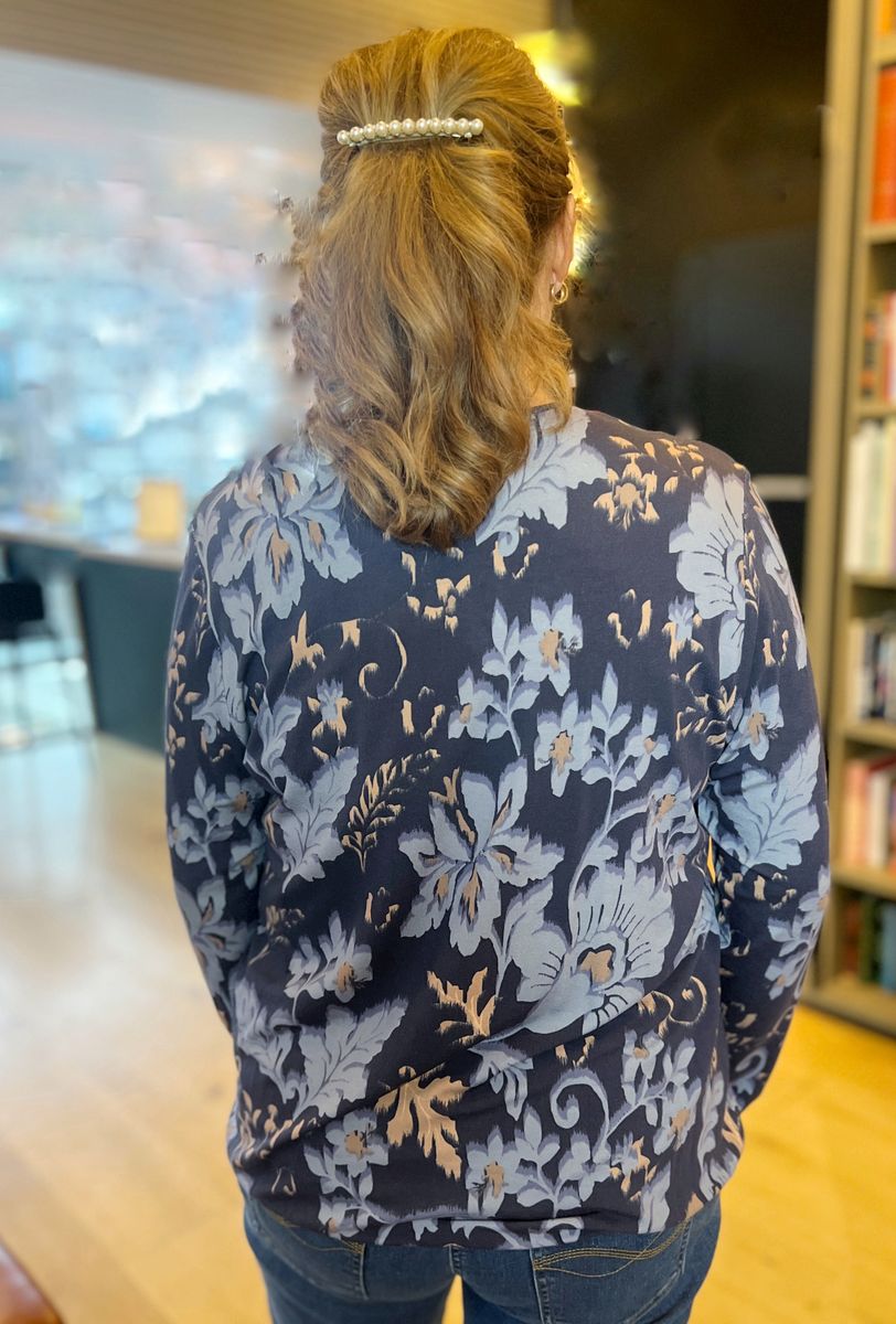 Helga topp navy flower