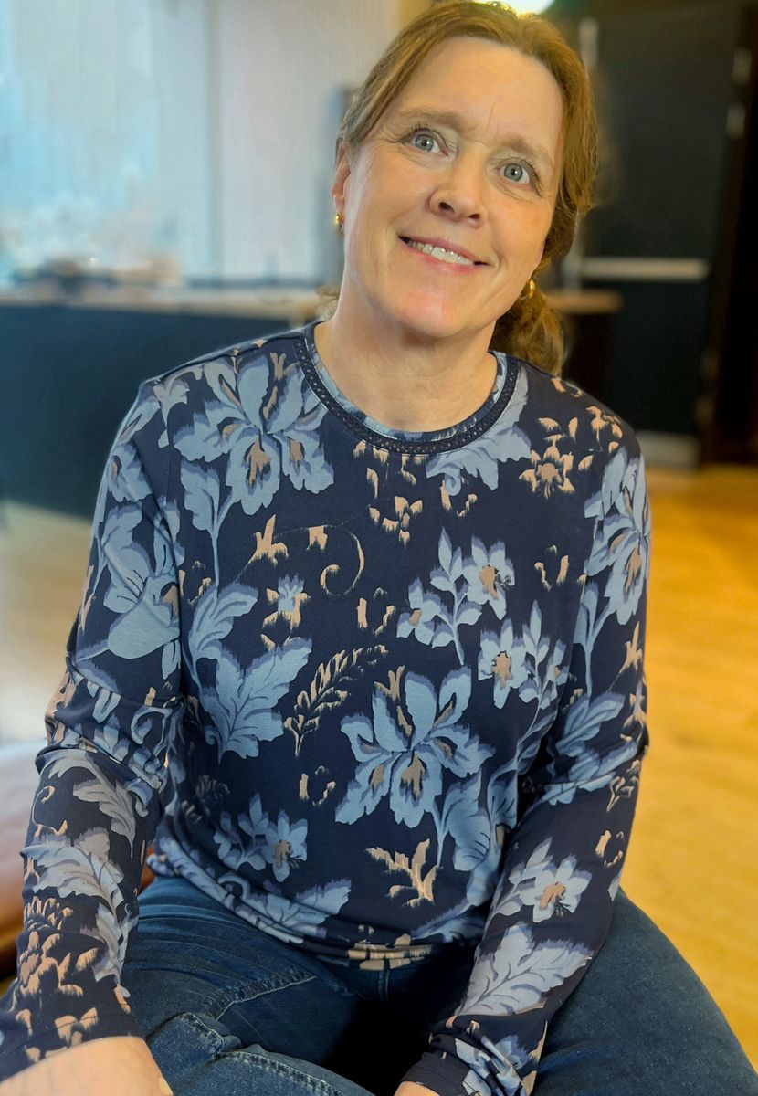 Helga topp navy flower