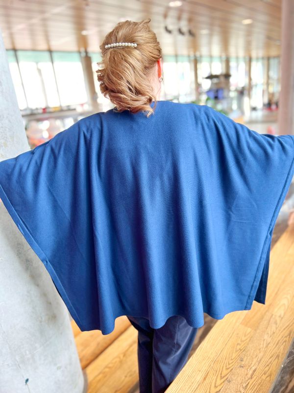 Sølvi poncho marineblå