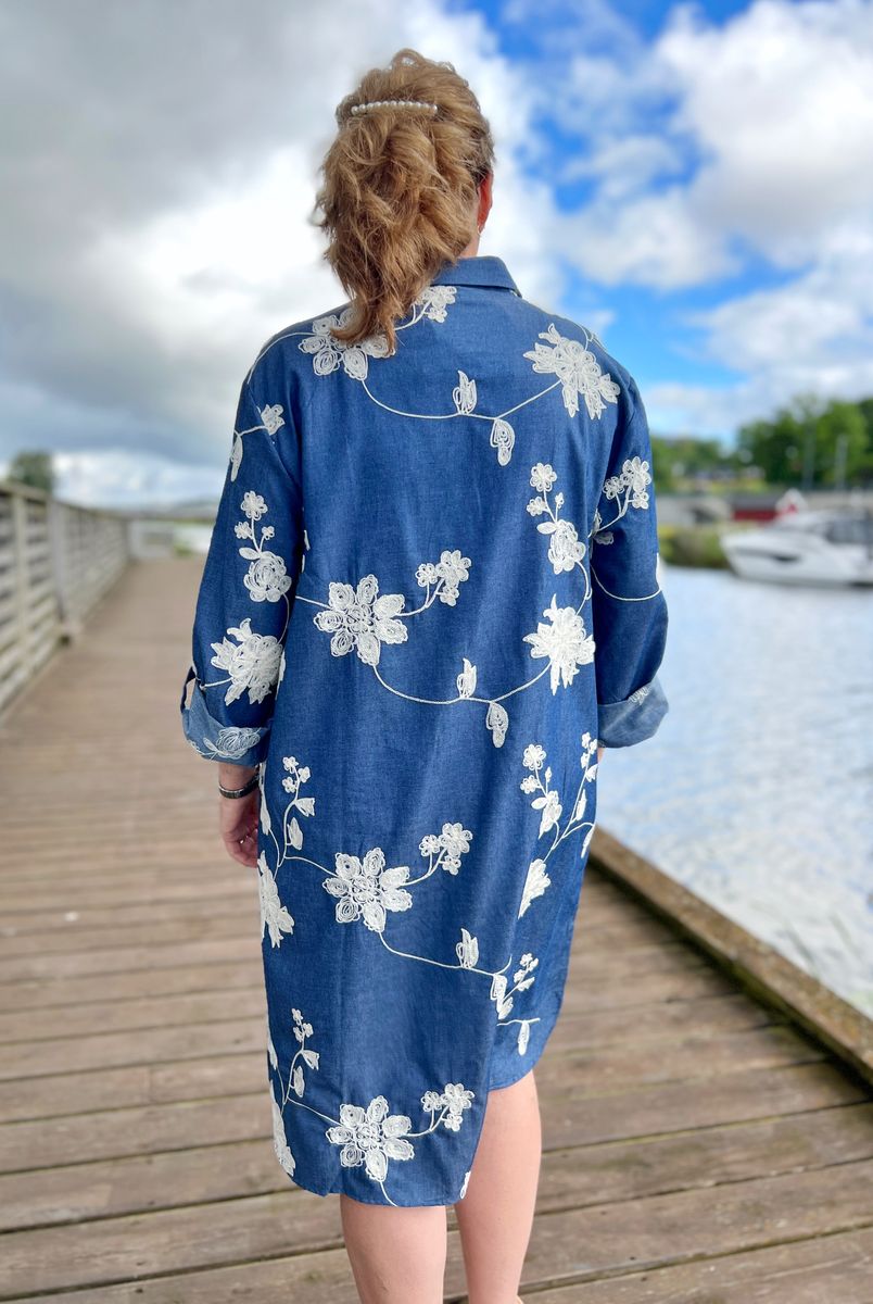 Marion kjole midnattblomst